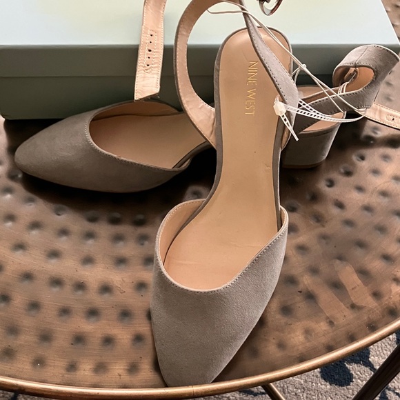 Nine West Women's Gray Pointed Toe Low Heels - Picture 1 of 1